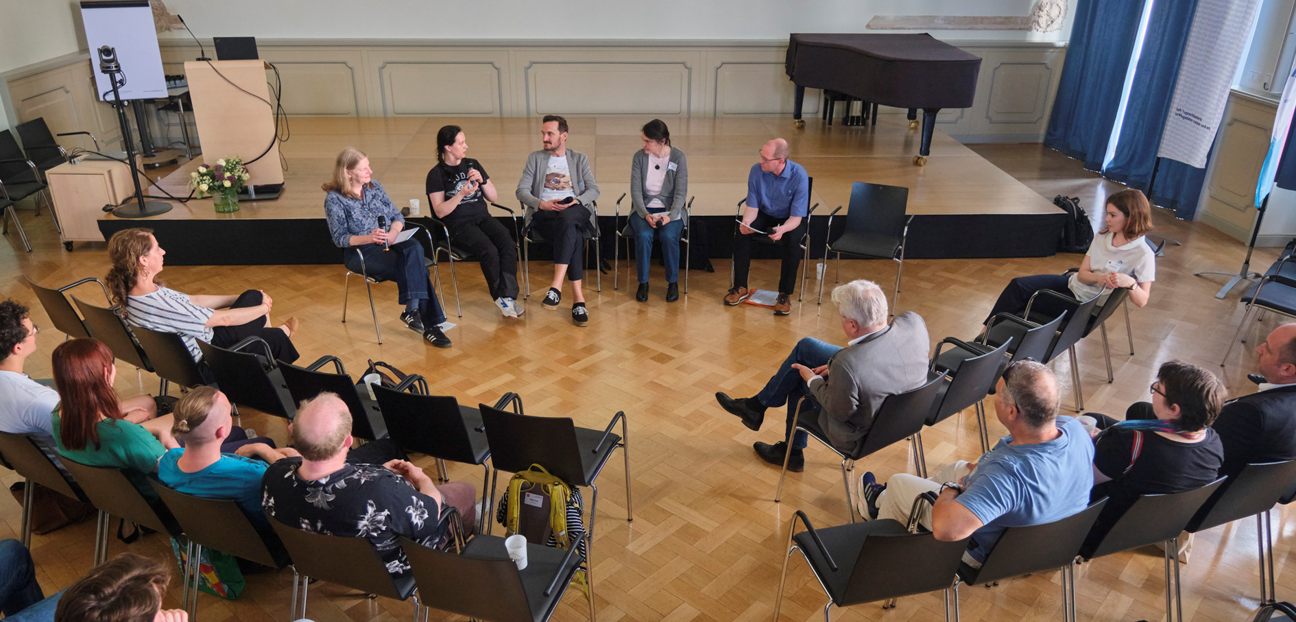 Featured Image for Event „Jenseits der Bubble“ – HERMES Fishbowl beim Text+ Plenary 2025