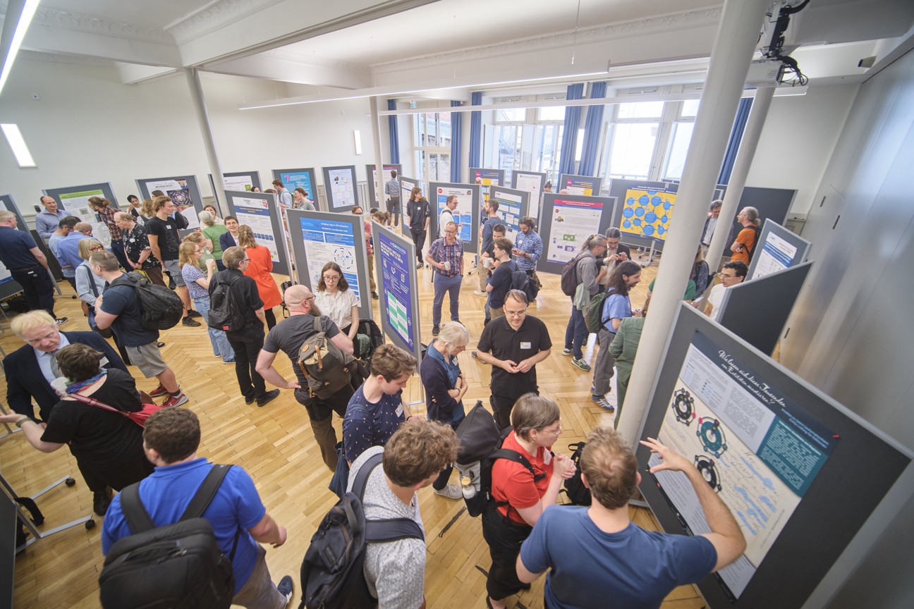 Featured Image for Event Posterbeiträge des Text+ Plenary 2025 bei Zenodo verfügbar